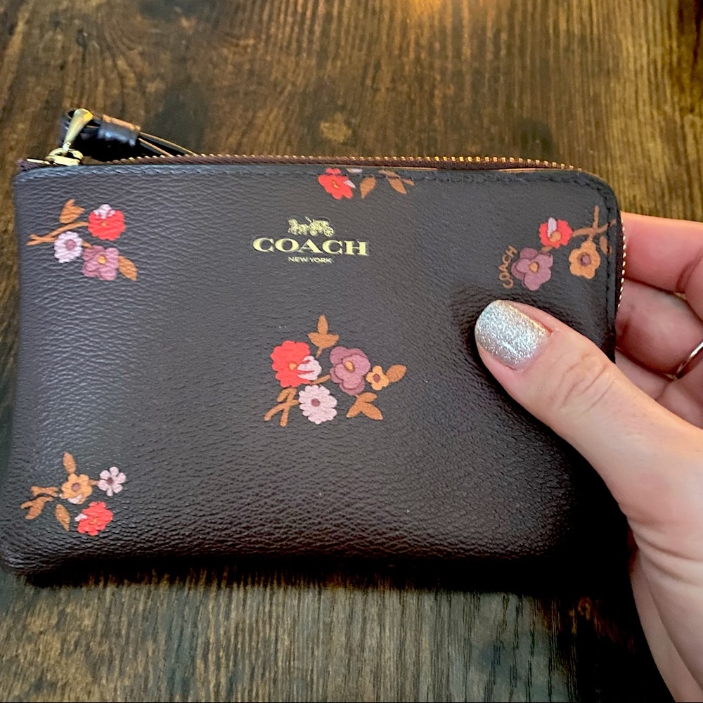 NWOT Coach Floral Corner Zip Wristlet ❤️